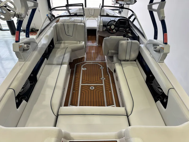 Slide: The Image of Nautique Super Air Nautique G25 2014 - 10