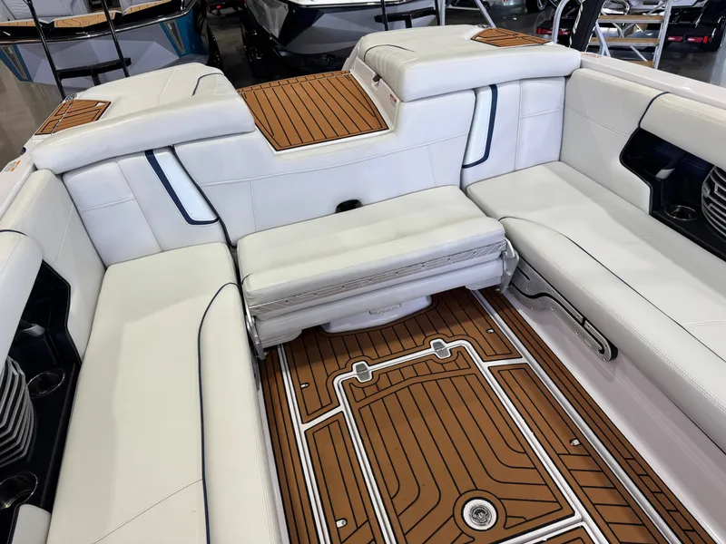 Slide: The Image of Nautique Super Air Nautique G25 2014 - 13