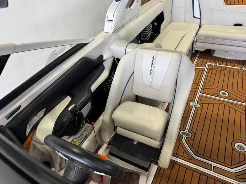 Slide: The Image of Nautique Super Air Nautique G25 2014 - 18