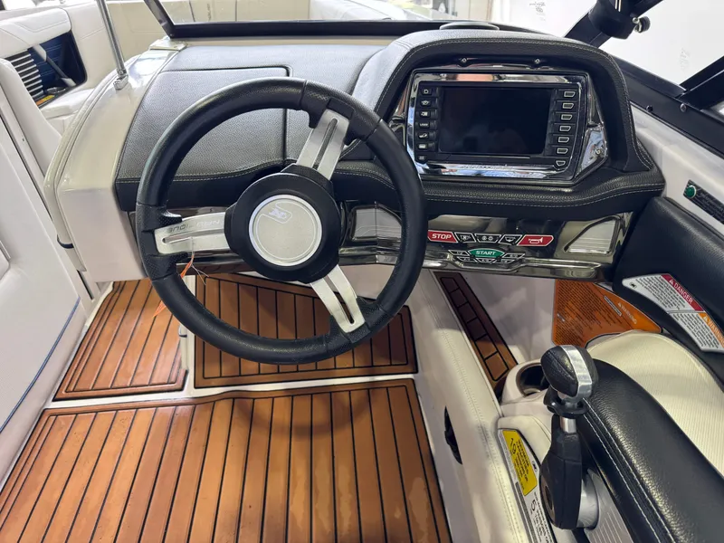 Slide: The Image of Nautique Super Air Nautique G25 2015 - 23