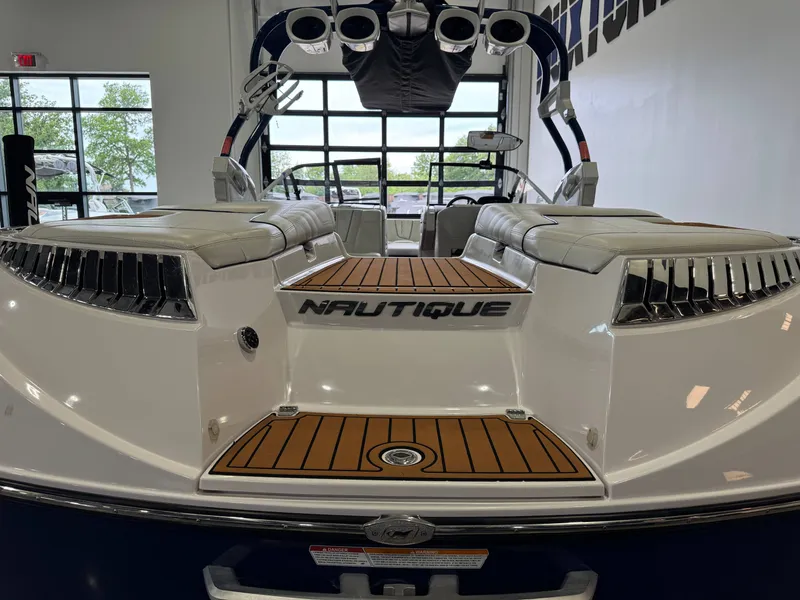 Slide: The Image of Nautique Super Air Nautique G25 2015 - 6