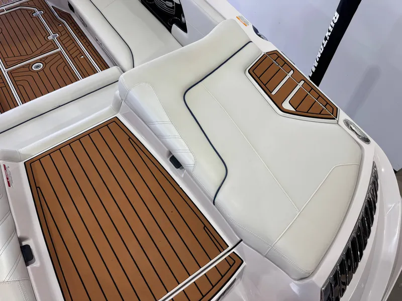 Slide: The Image of Nautique Super Air Nautique G25 2015 - 8