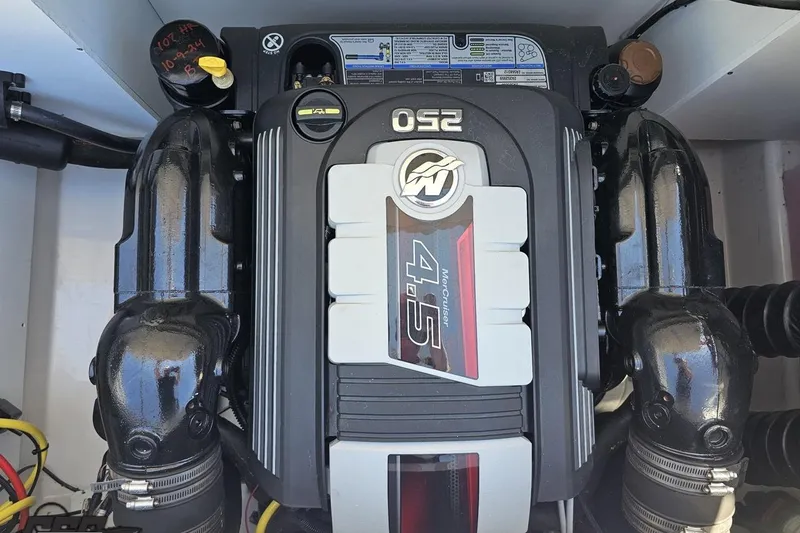 Slide: The Image of MerCruiser 4.5L engine in a 2018 Four Winns HD220 boat, showcasing powerful performance. - 45