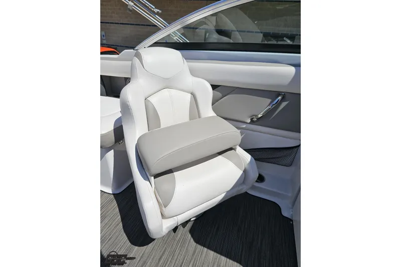 Slide: The Image of Captain's seat in 2018 Four Winns HD220 boat, featuring sleek white and gray design. - 93
