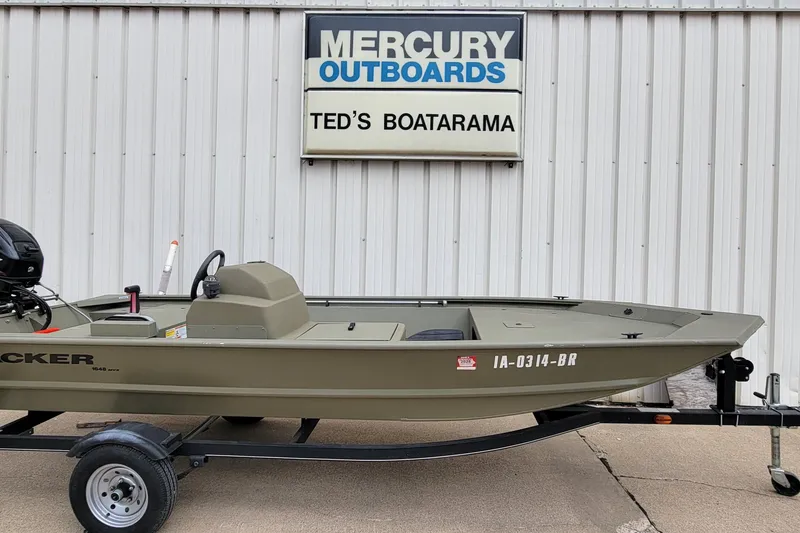 Slide: The Image of 2017 Tracker Grizzly 1648 SC boat on trailer at Ted's Boatarama. - 16