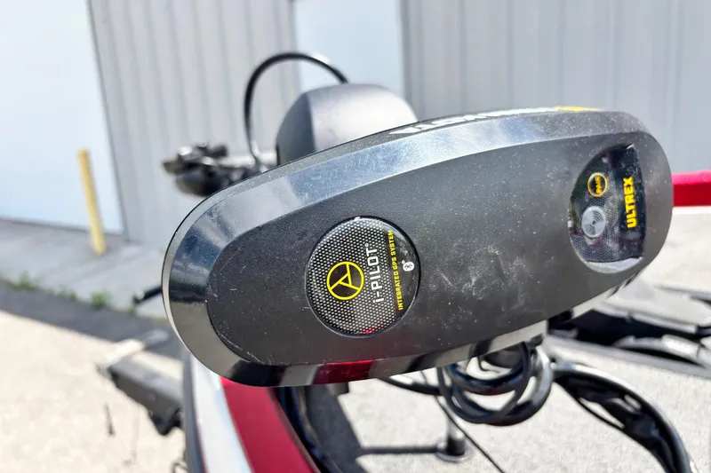 Slide: The Image of Close-up of i-Pilot GPS system on 2021 Ranger Z520C Cup-Equipped boat. - 4