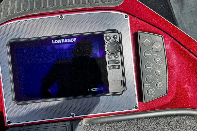 Slide: The Image of Lowrance HDS display on 2021 Ranger Z520C Cup-Equipped boat dashboard. - 7