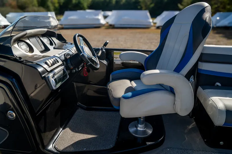 Slide: The Image of Aqua 250 XP3 - Tritoon 2015 - 14