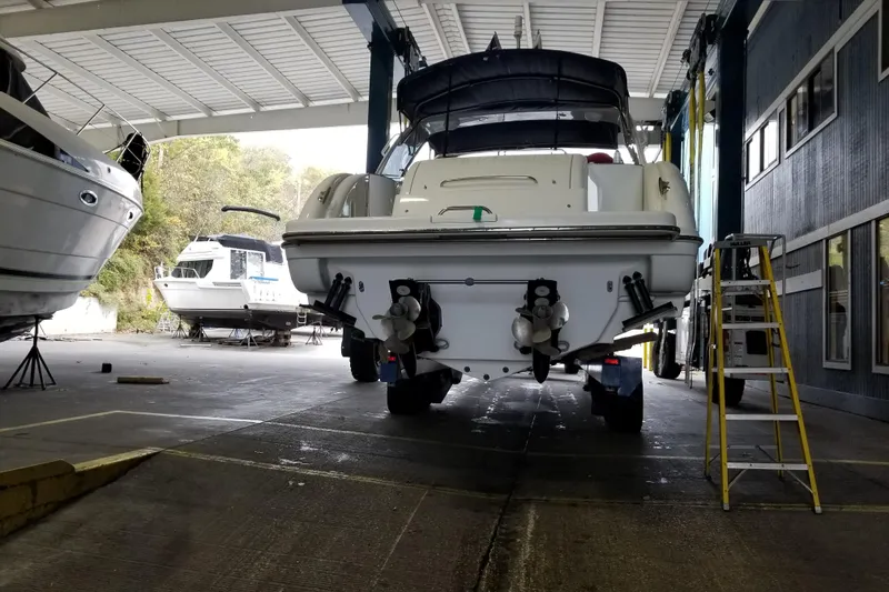 Slide: The Image of 2007 Formula 400 Super Sport boat in a covered storage facility. - 20