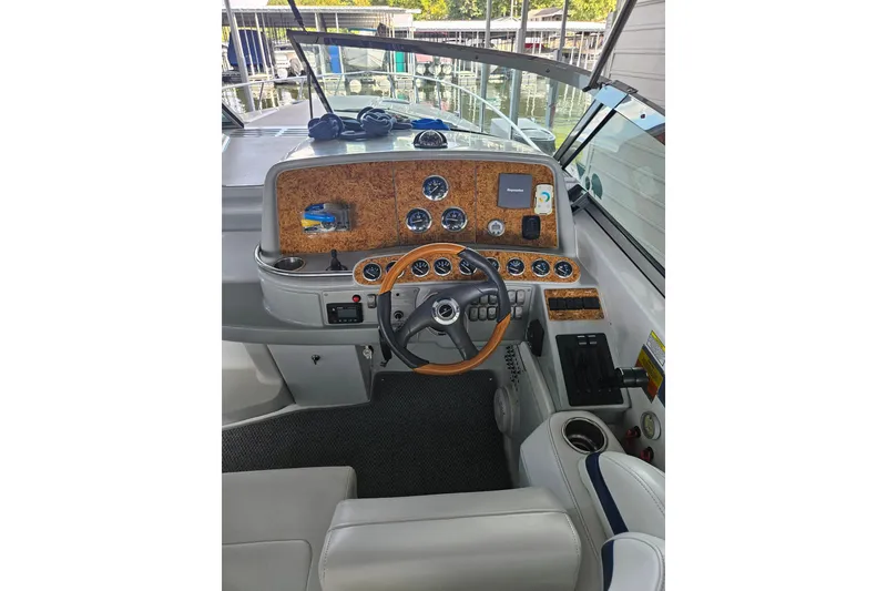 Slide: The Image of Cockpit of 2007 Formula 400 Super Sport boat with wooden dashboard and steering wheel. - 7