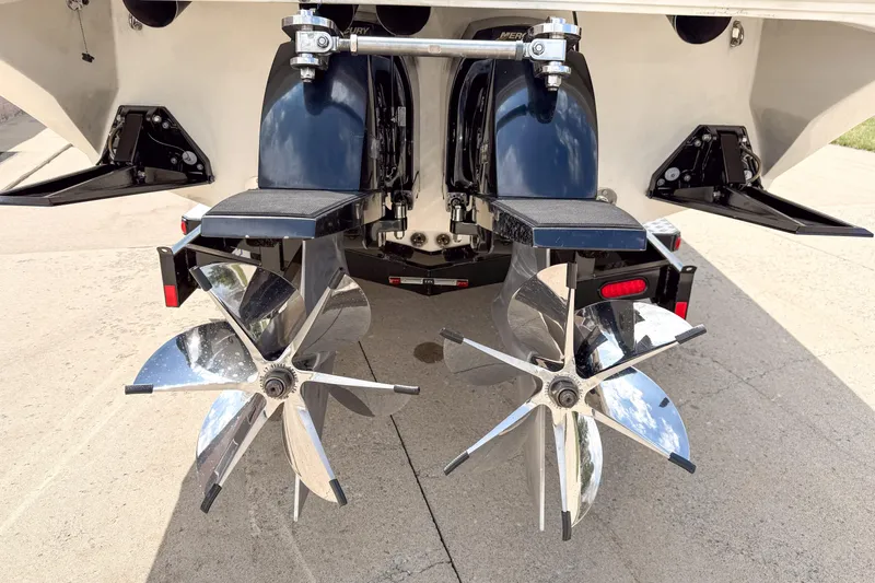 Slide: The Image of Rear view of 2007 Fountain 42 Lightning boat with dual propellers. - 15