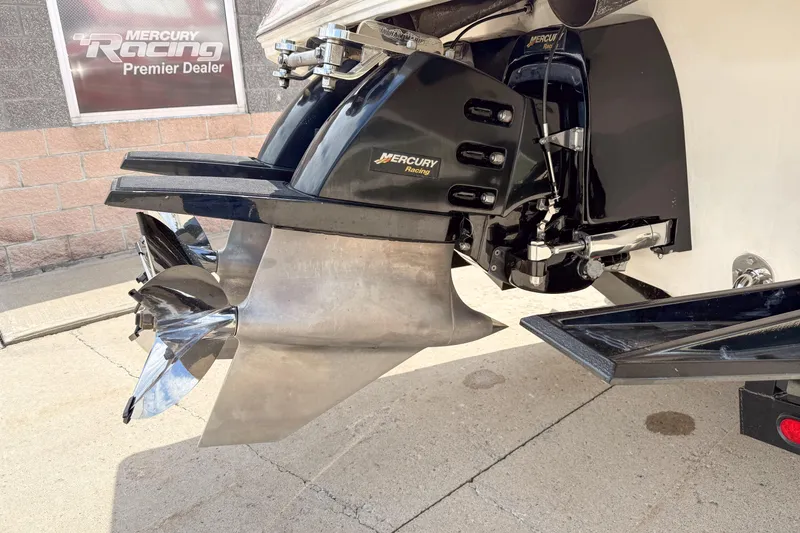 Slide: The Image of 2007 Fountain 42 Lightning boat with Mercury Racing outboard engines. - 18