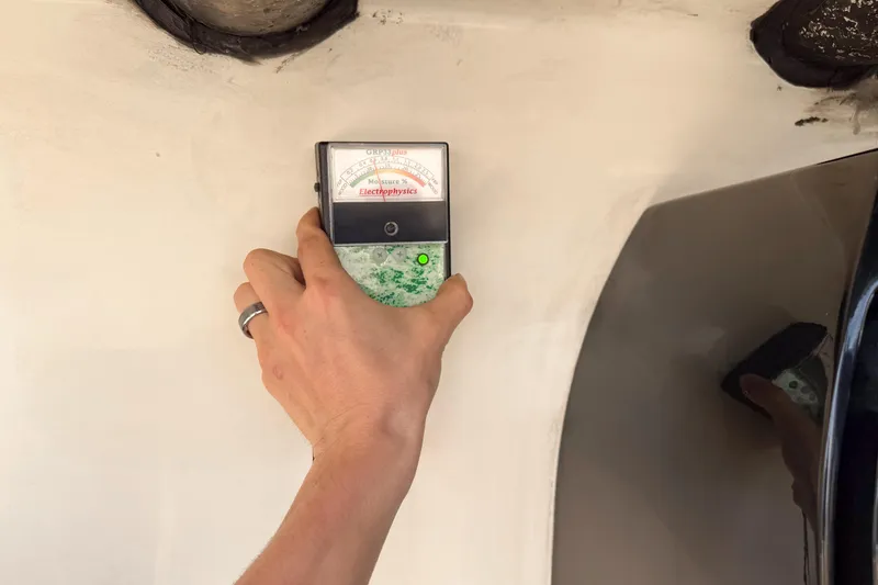 Slide: The Image of Hand using moisture meter on 2007 Fountain 42 Lightning boat surface. - 19