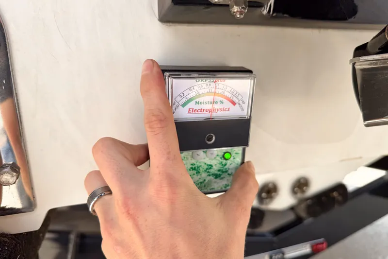 Slide: The Image of Hand using moisture meter on 2007 Fountain 42 Lightning boat surface. - 22