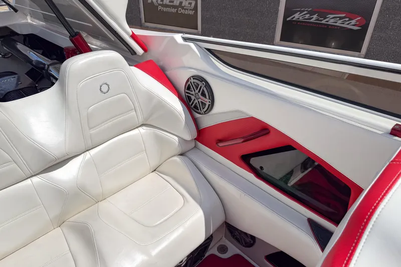 Slide: The Image of Interior of 2007 Fountain 42 Lightning boat with white and red seating. - 49