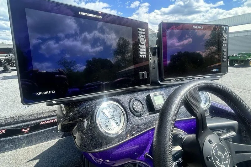 Slide: The Image of Dashboard of a 2025 Phoenix 919 ZXL with dual Humminbird and Lowrance displays. - 5