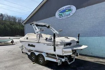Slide: The Image of 2020 Malibu Wakesetter 21 VLX boat on trailer at Water Workz Marine. - 3