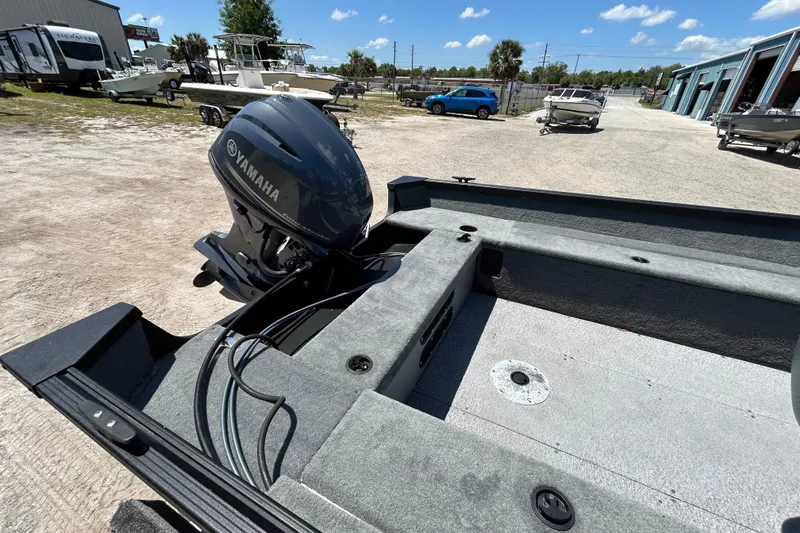 Slide: The Image of 2023 Alumacraft Escape 165 SC boat with Yamaha motor in outdoor setting. - 7