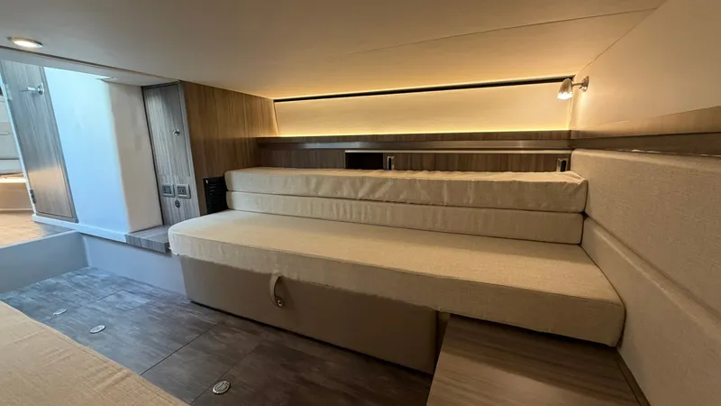 Slide: The Image of Sea Ray Sundancer 320 Outboard 2026 - 45