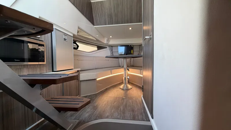 Slide: The Image of Sea Ray Sundancer 320 Outboard 2026 - 46