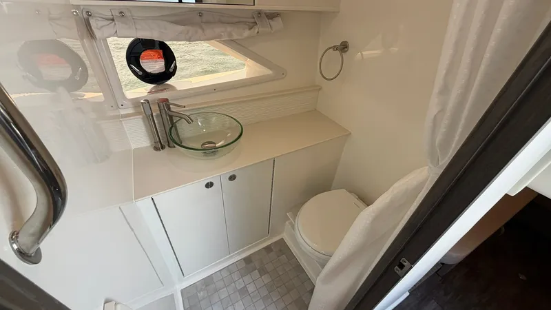 Slide: The Image of Sea Ray Sundancer 320 Outboard 2026 - 49