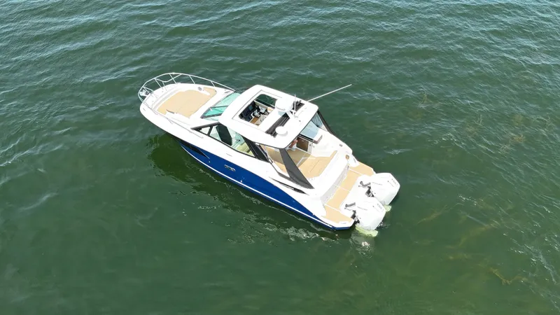 Slide: The Image of Sea Ray Sundancer 320 Outboard 2026 - 15
