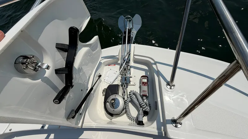 Slide: The Image of Sea Ray Sundancer 320 Outboard 2026 - 58