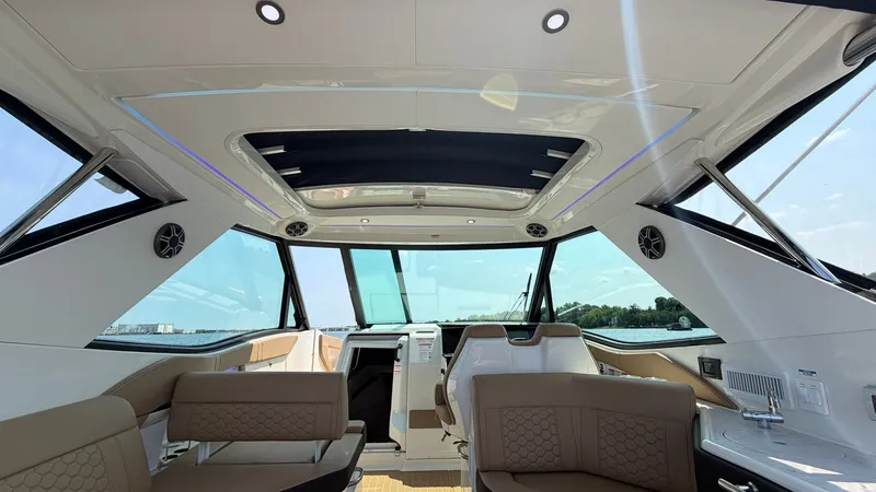 Slide: The Image of Sea Ray Sundancer 320 Outboard 2026 - 27