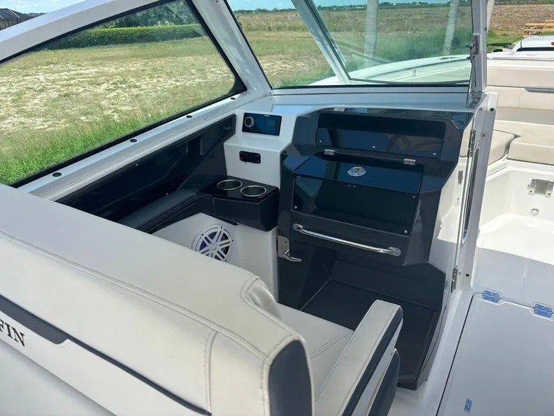 Slide: The Image of Interior of Blackfin 272 DC boat, model year 2021. - 15