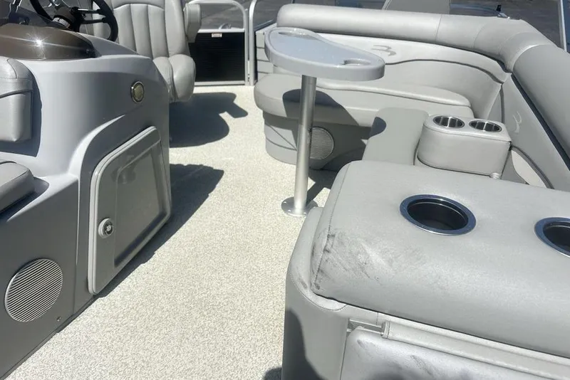 Slide: The Image of Interior of a 2021 Bennington 20 SFX pontoon boat with gray seating and cup holders. - 10
