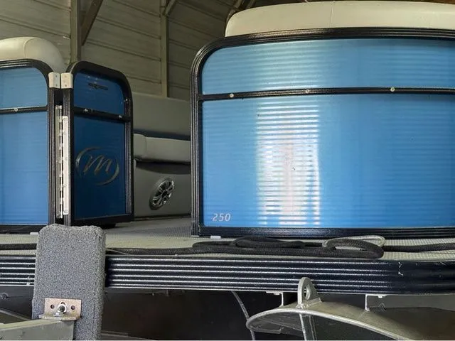 Slide: The Image of Manitou Aurora LE SHP 250 2018 - 3