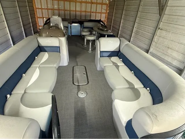 Slide: The Image of Manitou Aurora LE SHP 250 2018 - 4