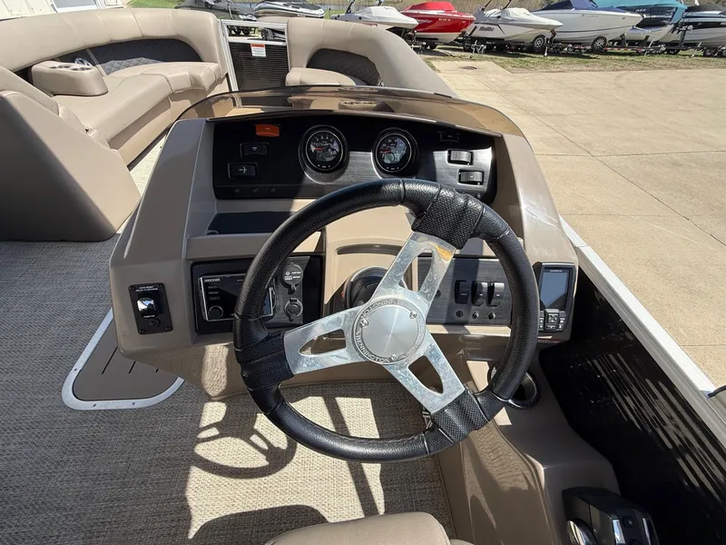 Slide: The Image of Interior view of 2018 Bennington 25 SX boat. - 19