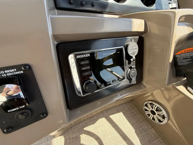 Slide: The Image of 2018 Bennington 25 SX boat console with Kicker media center. - 20