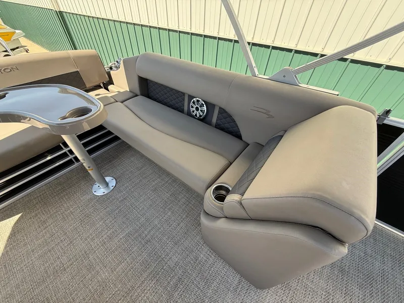 Slide: The Image of Interior of a 2018 Bennington 25 SX pontoon boat with gray seating. - 22