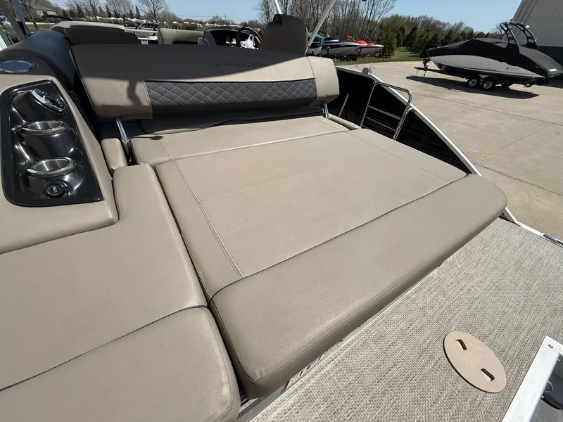 Slide: The Image of 2018 Bennington 25 SX boat with beige upholstery and cup holders. - 25