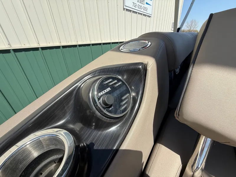 Slide: The Image of 2018 Bennington 25 SX boat with Kicker audio system. - 27