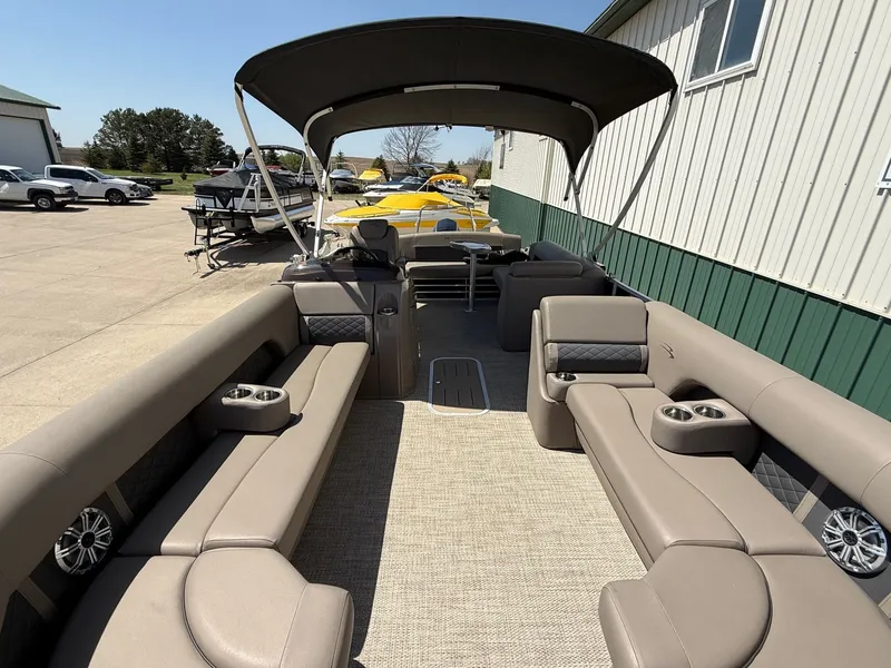 Slide: The Image of Interior view of a 2018 Bennington 25 SX pontoon boat with seating. - 3
