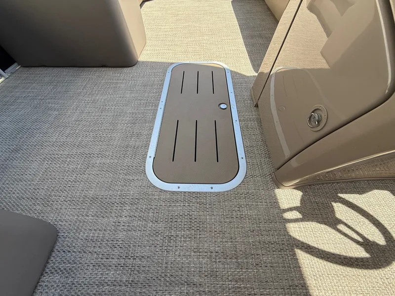 Slide: The Image of Interior of 2018 Bennington 25 SX with carpeted flooring. - 30