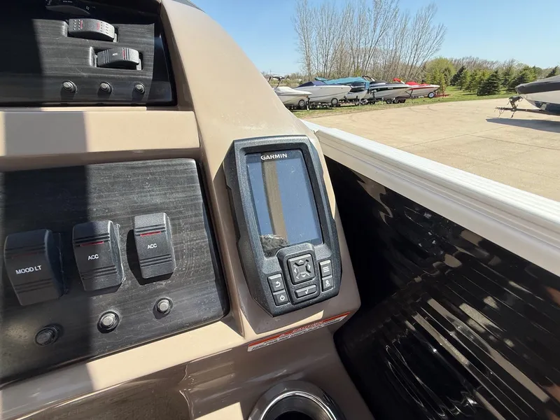 Slide: The Image of Dashboard of a 2018 Bennington 25 SX with Garmin navigation system. - 31