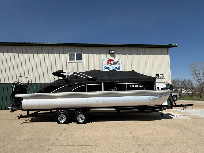 Slide: The Image of 2018 Bennington 25 SX pontoon boat in front of Boji Boat building. - 38