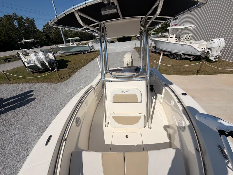 Slide: The Image of Bulls Bay 200 Center Console 2020 - 10