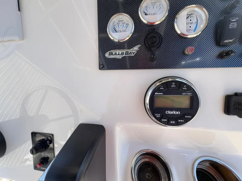 Slide: The Image of Bulls Bay 200 Center Console 2020 - 12