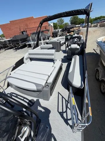 Slide: The Image of Godfrey Monaco 255 SFL - Yamaha 450 XTO 2026 - 14