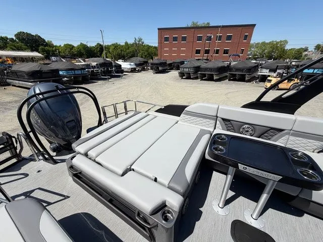 Slide: The Image of Godfrey Monaco 255 SFL - Yamaha 450 XTO 2026 - 15