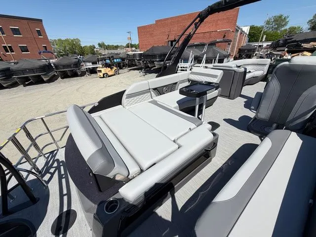 Slide: The Image of Godfrey Monaco 255 SFL - Yamaha 450 XTO 2026 - 16