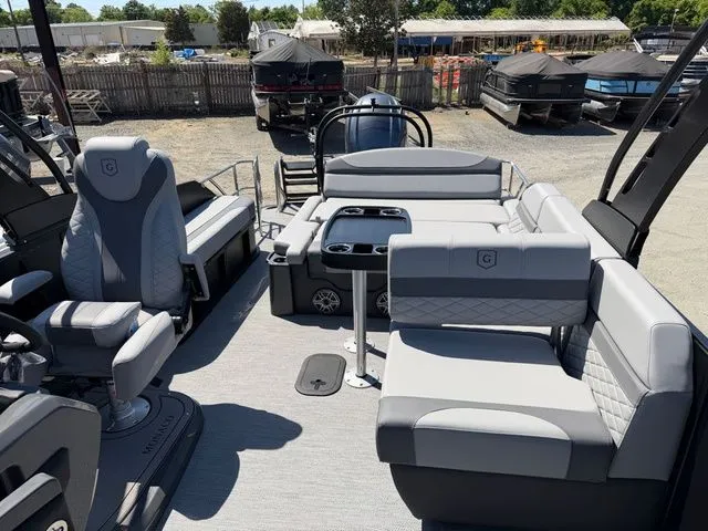 Slide: The Image of Godfrey Monaco 255 SFL - Yamaha 450 XTO 2026 - 17