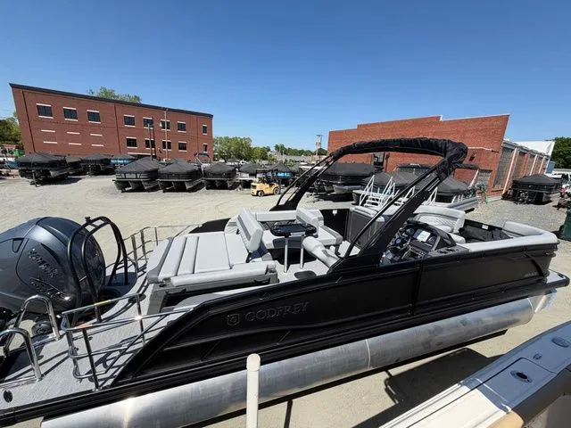 Slide: The Image of Godfrey Monaco 255 SFL - Yamaha 450 XTO 2026 - 7