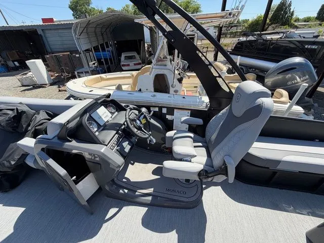 Slide: The Image of Godfrey Monaco 255 SFL - Yamaha 450 XTO 2026 - 9