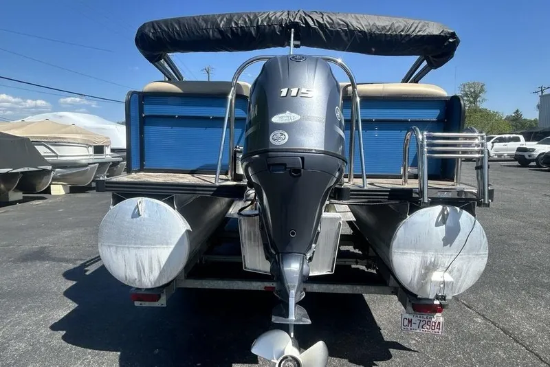 Slide: The Image of 2018 Manitou Aurora LE 22 RF Twin Tube pontoon boat with outboard motor. - 5